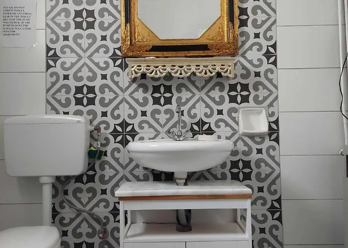 Center First Floor Apartment *