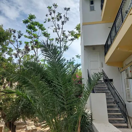 Center First Floor Apartment *