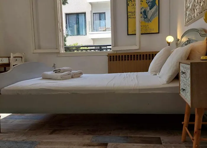 Center First Floor * İstanköy