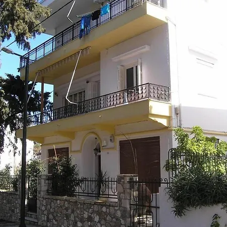 Center First Floor Apartman