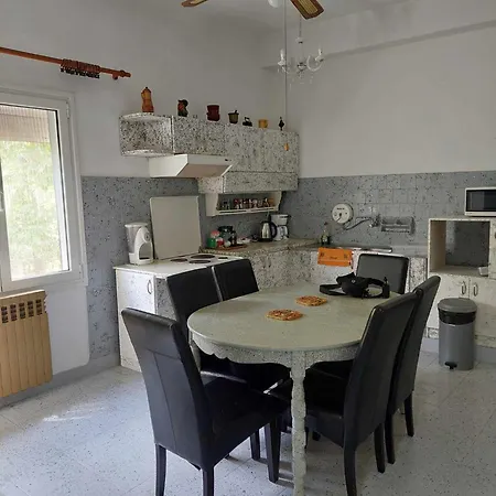 Center First Floor Apartman *