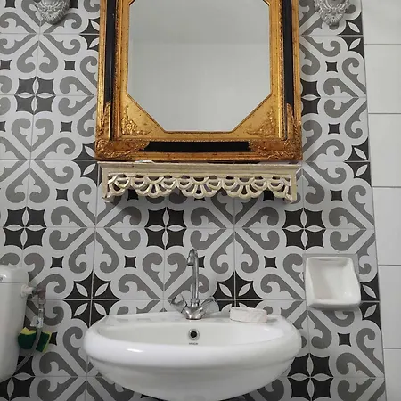 Center First Floor Apartman