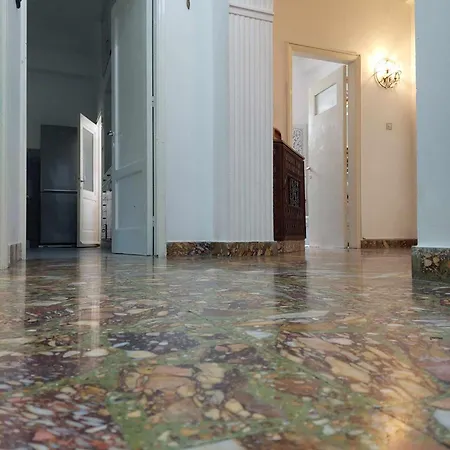 Center First Floor Apartman *